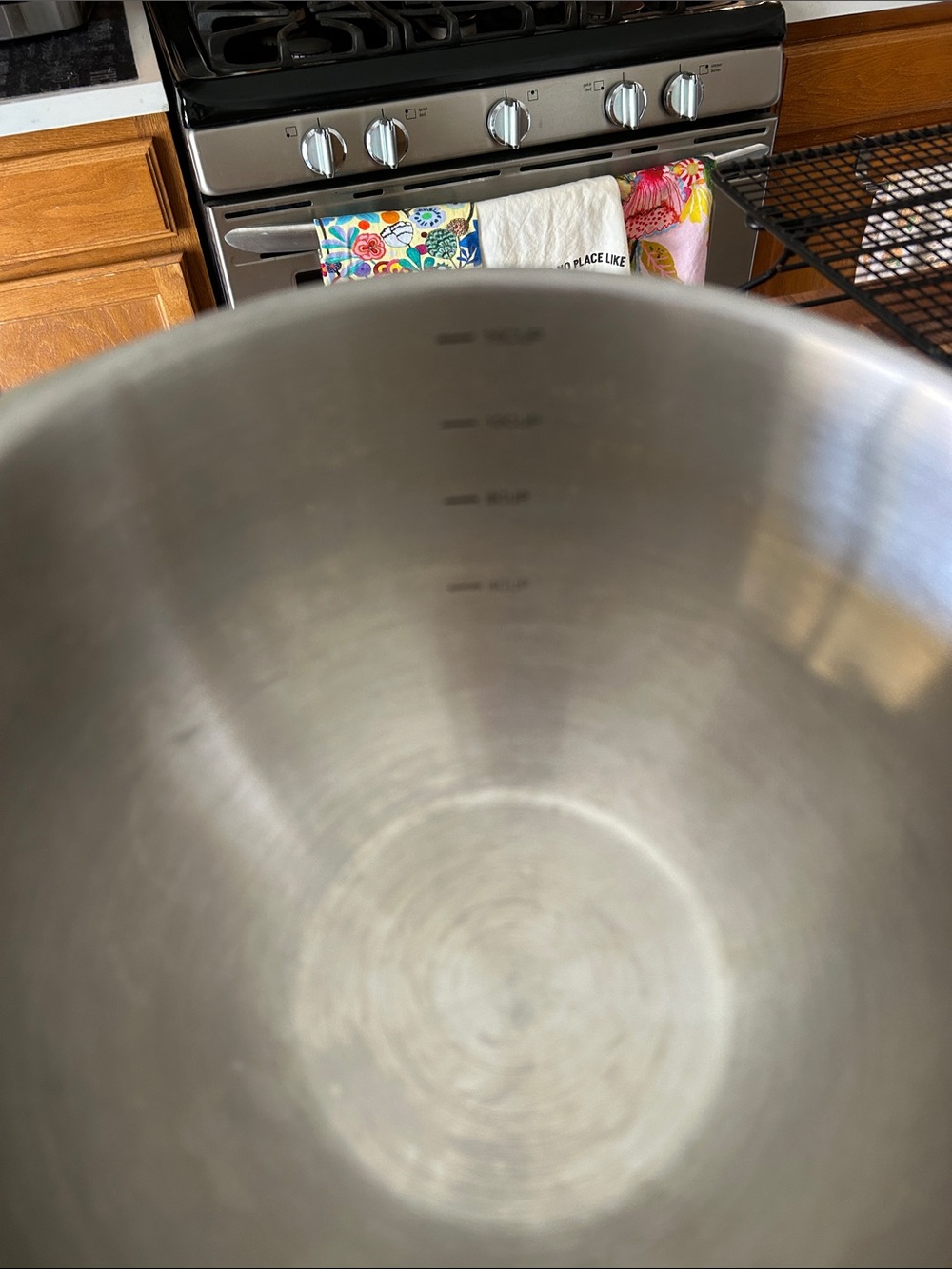 Pampered chef Stainless Steel Nesting Mixing Bowls with Pour Spouts exc cond - Picture 10 of 11